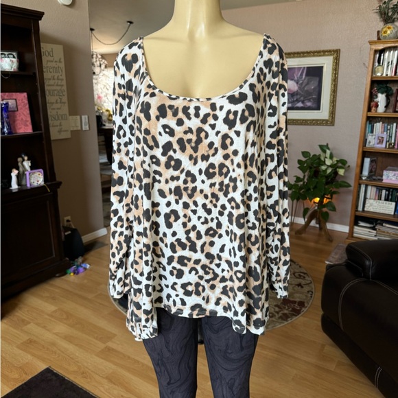 June & Vie brown, tan & cream long sleeve scoop neck tunic-size 1X - Picture 5 of 9